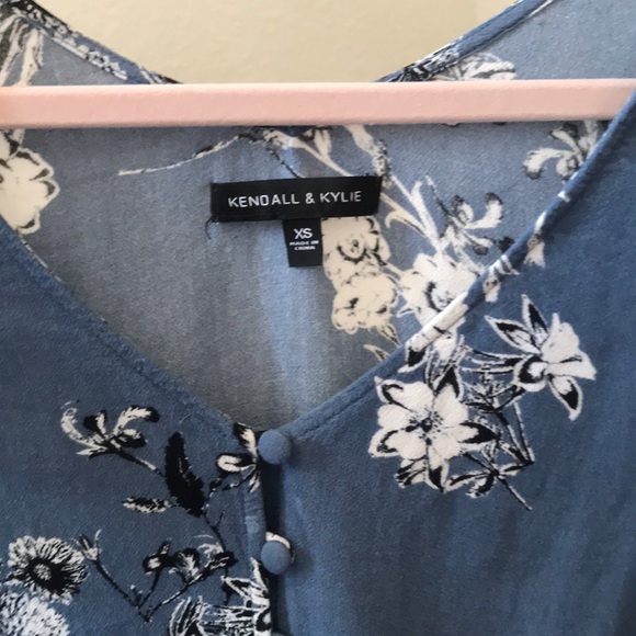 Top - Picture 2 of 4